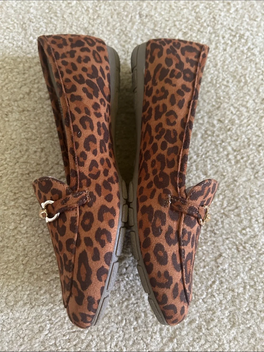 Cliffs by WHITE MOUNTAIN Leopard-Print Loafers with Gold Hardware sz 7